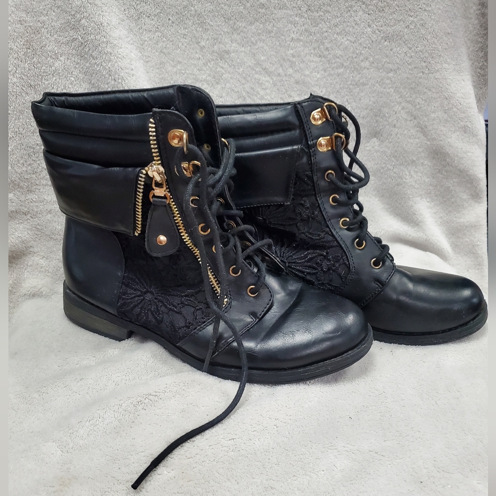 Forever Black Lace Ankle Boots Women's size 8.5 Black Lace and Leather GUC